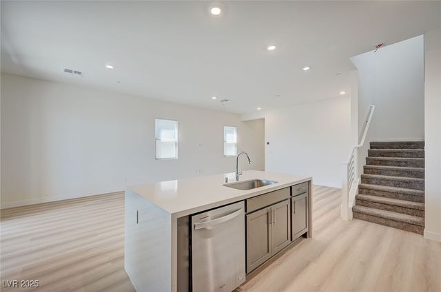 1534 Crowned Eagle Street, Las Vegas, NV 89138