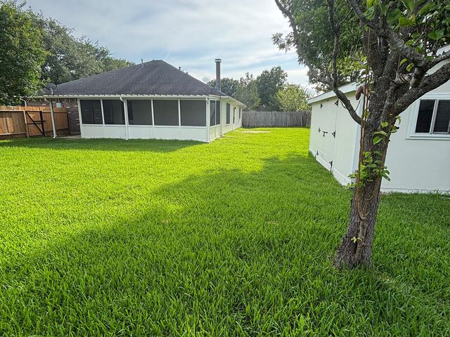 9217 Mohawk Drive, La Porte, TX 77571