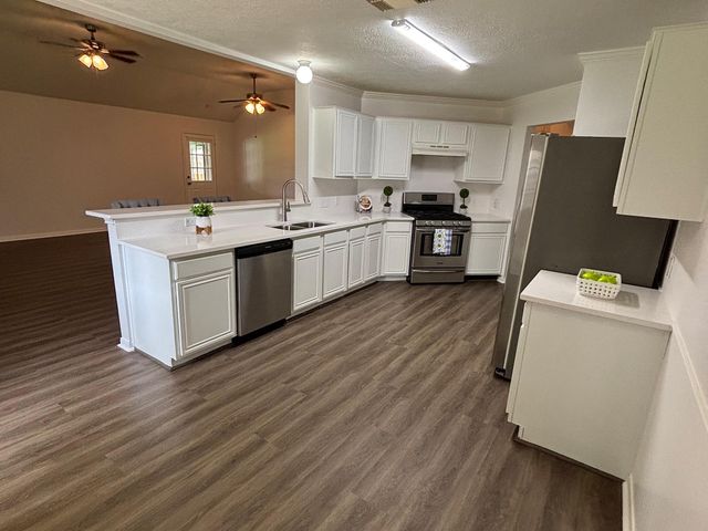 9217 Mohawk Drive, La Porte, TX 77571