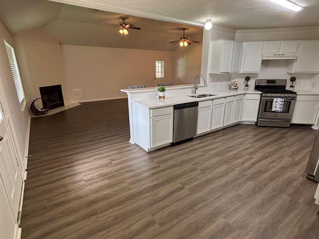 9217 Mohawk Drive, La Porte, TX 77571