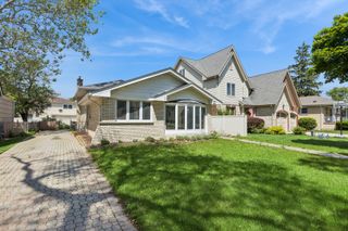 928 S 6th Avenue, La Grange, IL 60525
