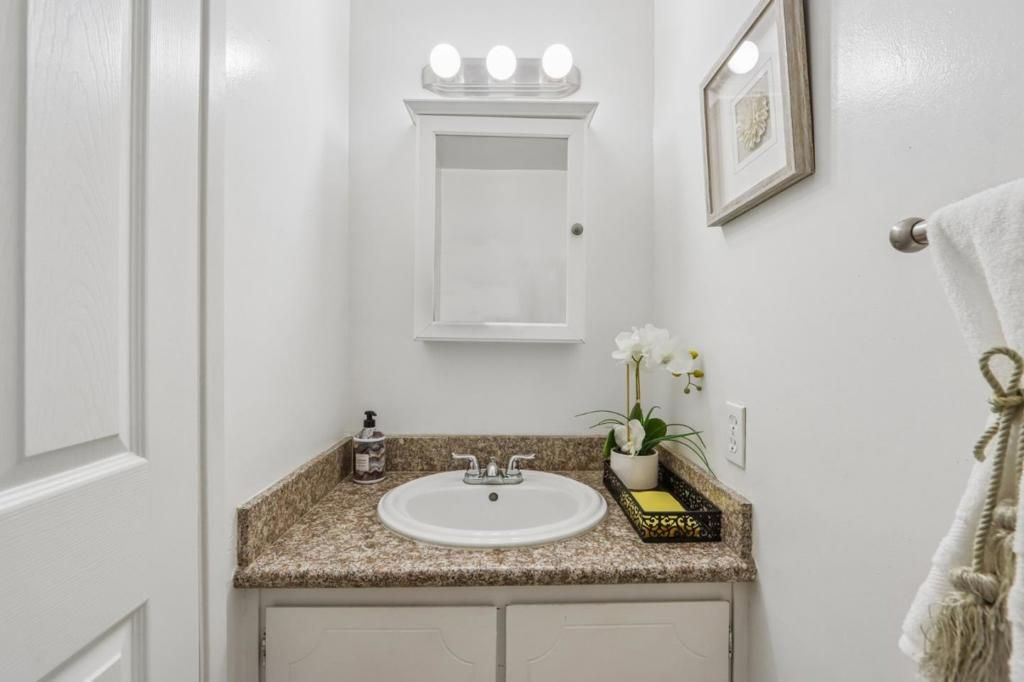 Image 18 of property listing at Address unavailable.
