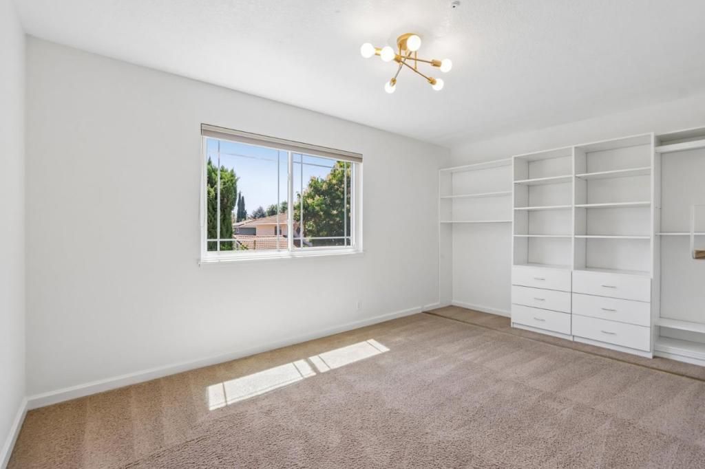 Image 19 of property listing at Address unavailable.