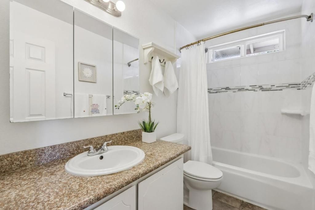 Image 23 of property listing at Address unavailable.