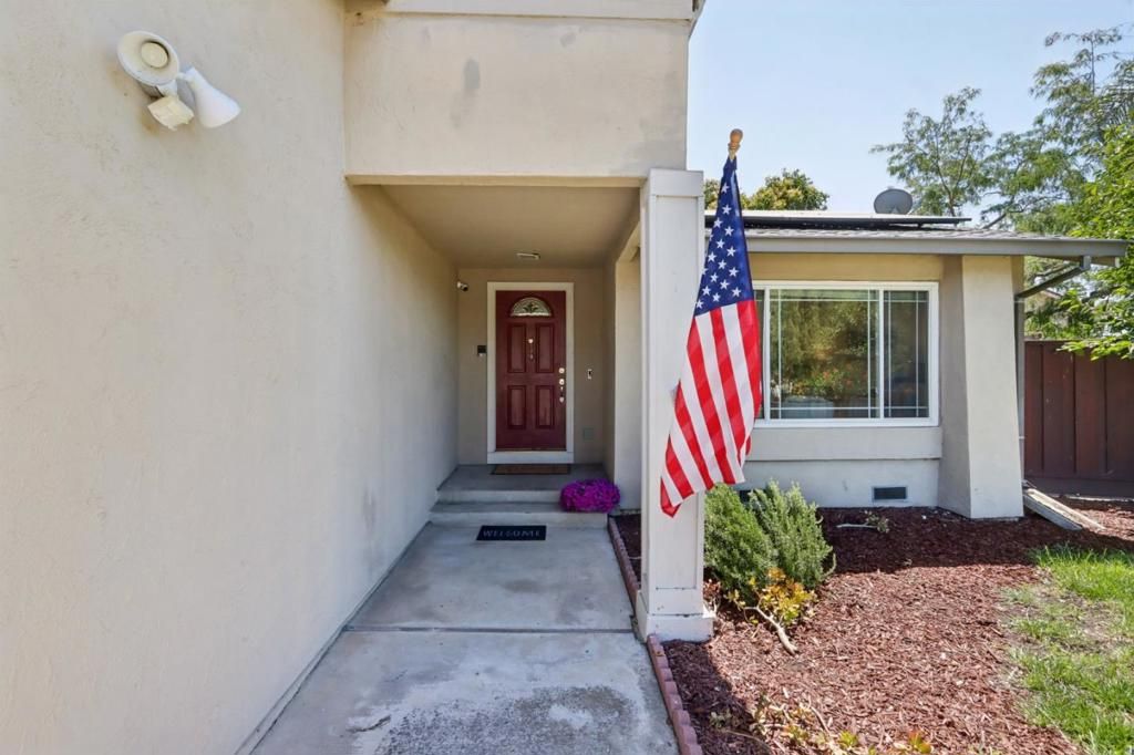 Image 3 of property listing at Address unavailable.