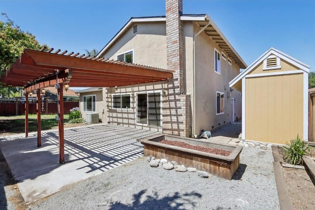 Image 35 of property listing at Address unavailable.