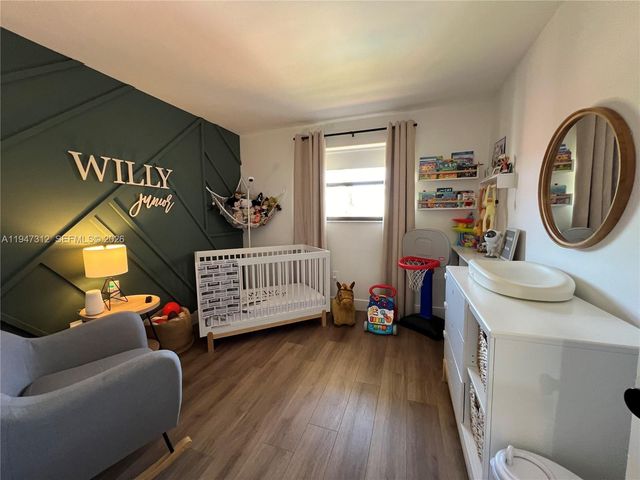 8425 NW 8th St 406, Miami, FL 33126