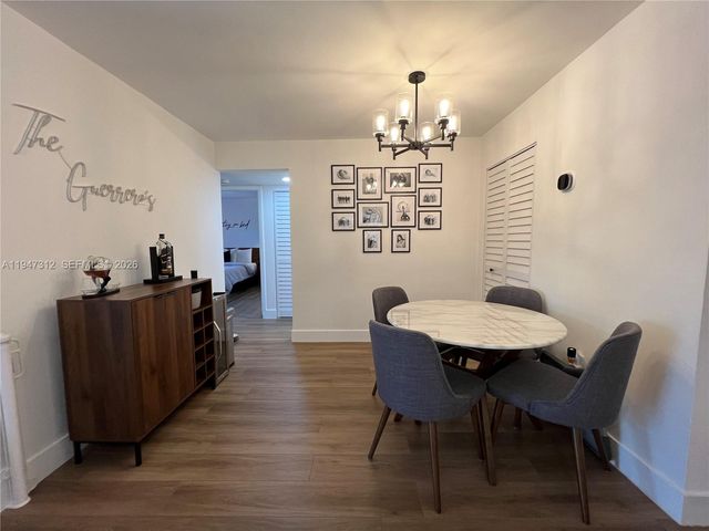 8425 NW 8th St 406, Miami, FL 33126