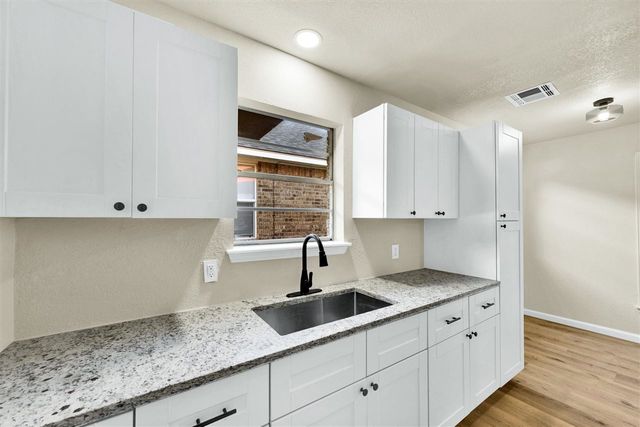 1205 SW Oklahoma Ave, Lawton, OK 73501