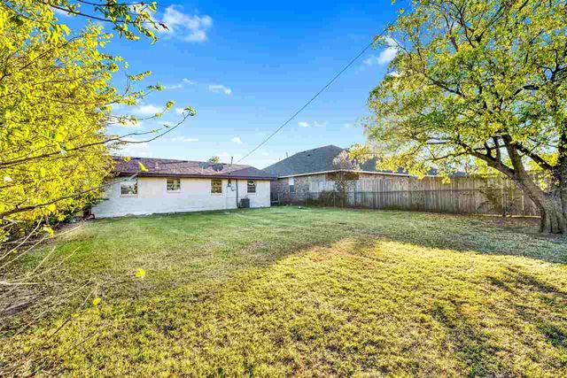 1205 SW Oklahoma Ave, Lawton, OK 73501