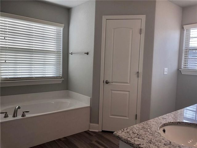911 Buck Drive, Pea Ridge, AR 72751