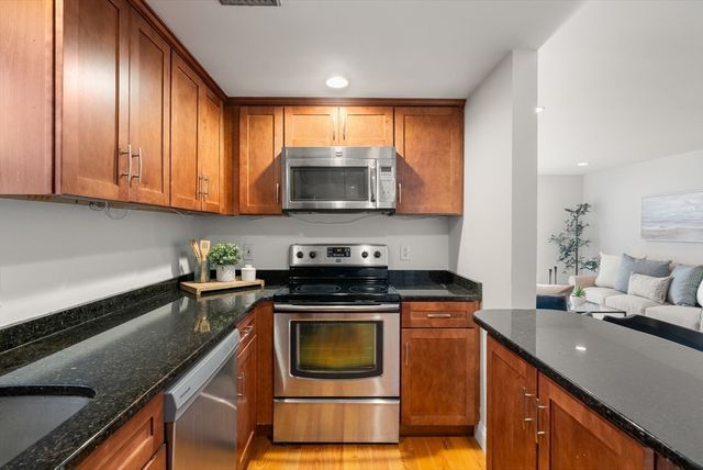 96 Gainsborough St 6W, Boston, MA 02115