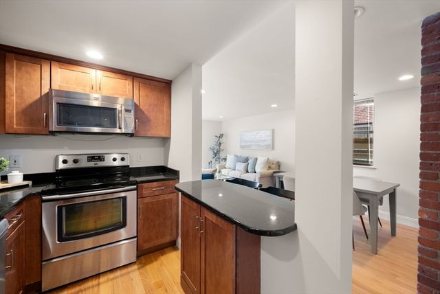 96 Gainsborough St 6W, Boston, MA 02115