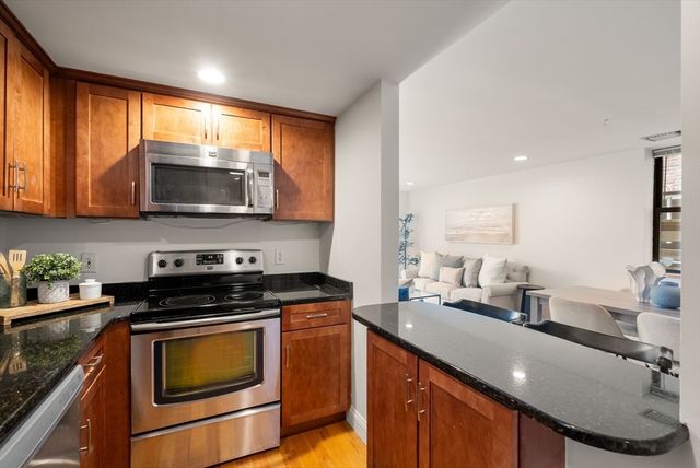 96 Gainsborough St 6W, Boston, MA 02115