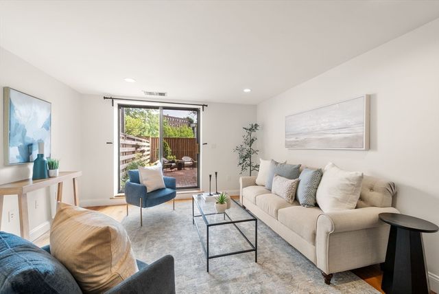 96 Gainsborough St 6W, Boston, MA 02115
