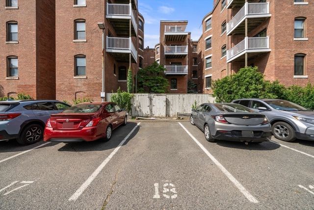 96 Gainsborough St 6W, Boston, MA 02115
