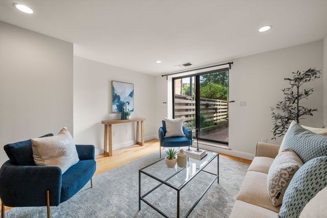 96 Gainsborough St 6W, Boston, MA 02115