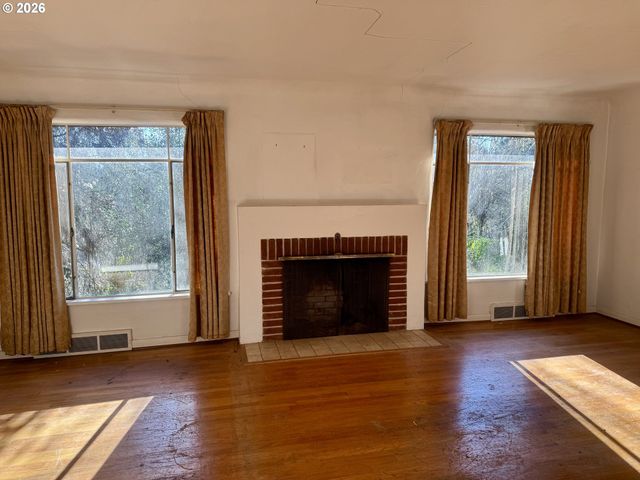 4314 Se CRYSTAL SPRINGS Blvd Se, Portland, OR 97206