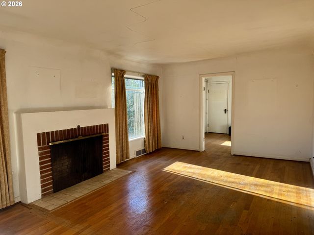 4314 Se CRYSTAL SPRINGS Blvd Se, Portland, OR 97206