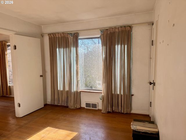 4314 Se CRYSTAL SPRINGS Blvd Se, Portland, OR 97206