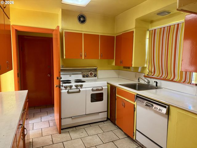 4314 Se CRYSTAL SPRINGS Blvd Se, Portland, OR 97206