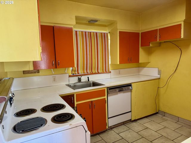 4314 Se CRYSTAL SPRINGS Blvd Se, Portland, OR 97206