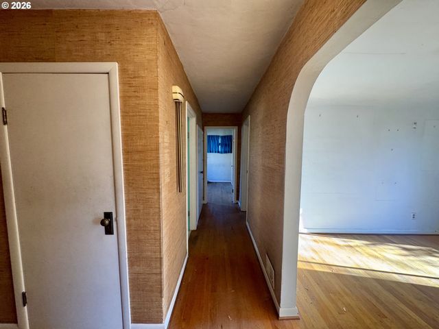 4314 Se CRYSTAL SPRINGS Blvd Se, Portland, OR 97206