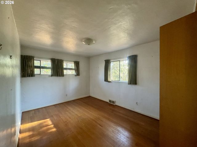 4314 Se CRYSTAL SPRINGS Blvd Se, Portland, OR 97206