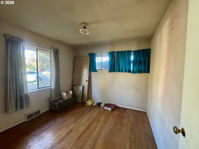 4314 Se CRYSTAL SPRINGS Blvd Se, Portland, OR 97206