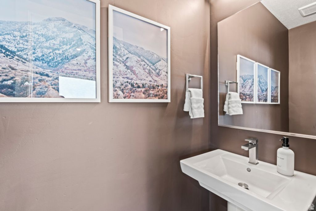 Image 30 of property listing at 765 N 400 W #301, Salt Lake City, UT 84103
