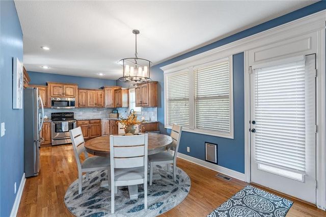 820 SW 35TH Street, Lee's Summit, MO 64082