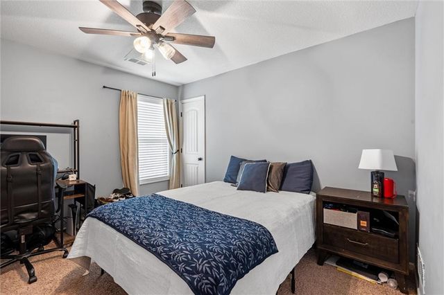 820 SW 35TH Street, Lee's Summit, MO 64082