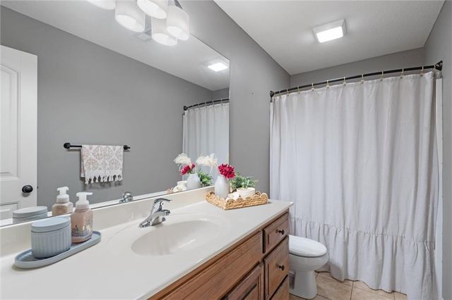 820 SW 35TH Street, Lee's Summit, MO 64082