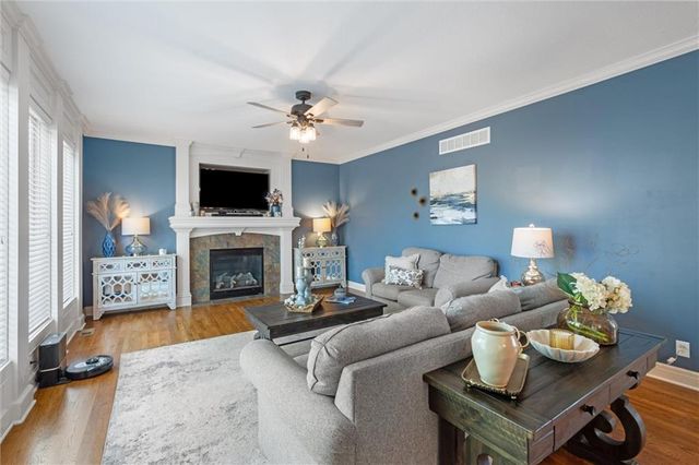 820 SW 35TH Street, Lee's Summit, MO 64082