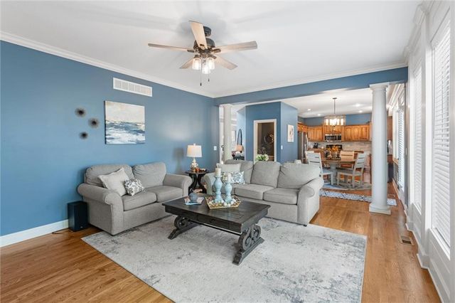 820 SW 35TH Street, Lee's Summit, MO 64082