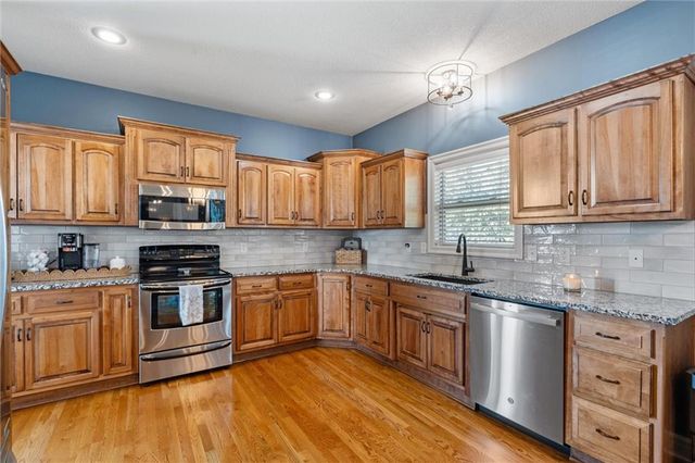 820 SW 35TH Street, Lee's Summit, MO 64082