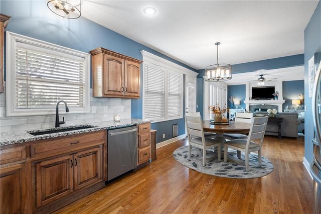 820 SW 35TH Street, Lee's Summit, MO 64082