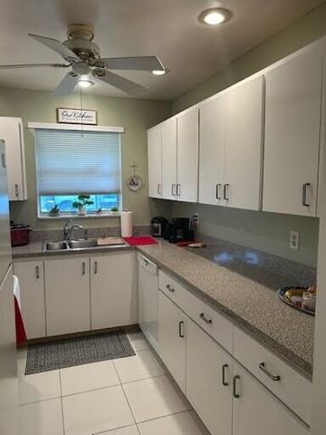 201 Country Lane B, Boynton Beach, FL 33435