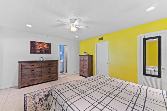 201 Country Lane B, Boynton Beach, FL 33435