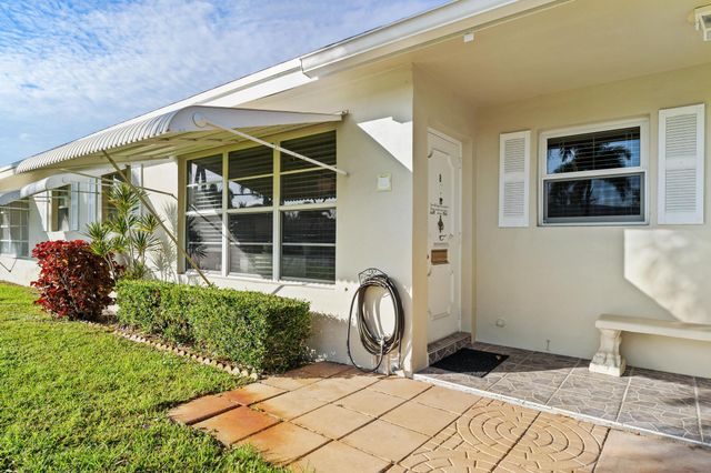 201 Country Lane B, Boynton Beach, FL 33435