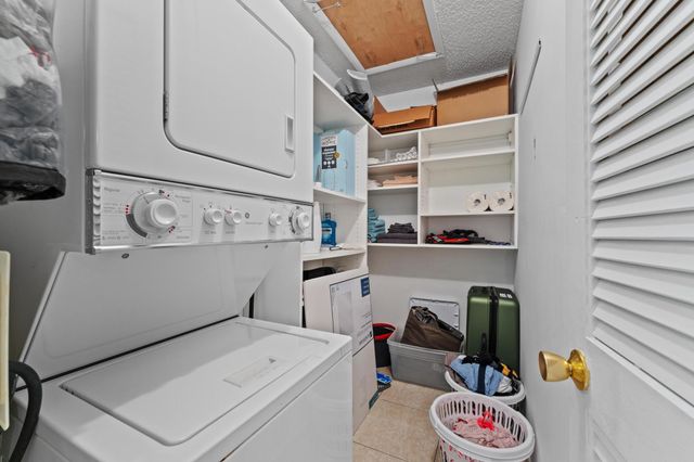 201 Country Lane B, Boynton Beach, FL 33435