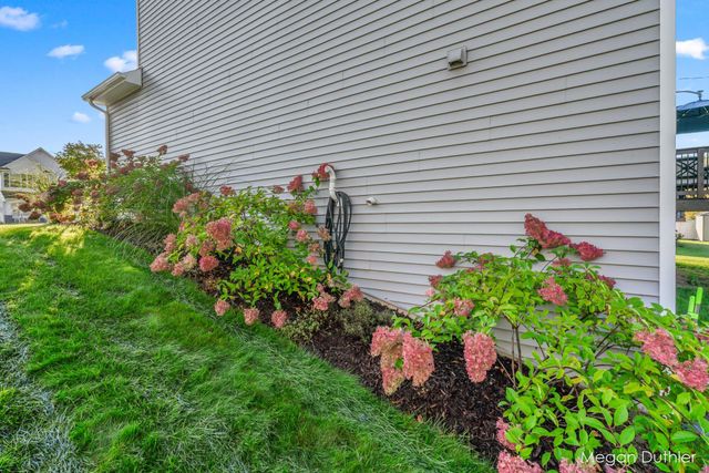 10644 Woodbushe Drive Se, Lowell Twp, MI 49331