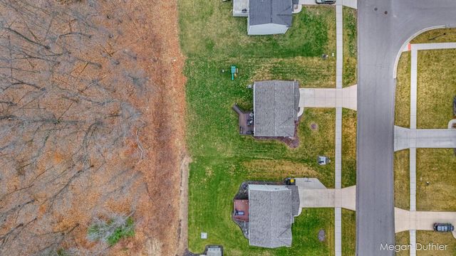 10644 Woodbushe Drive Se, Lowell Twp, MI 49331