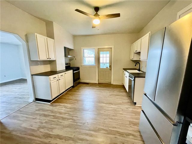 141 Overbeck St, Spring Hill, PA 15212