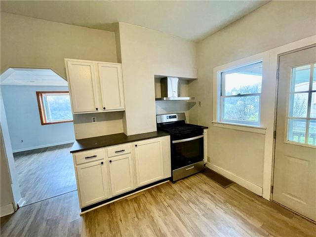 141 Overbeck St, Spring Hill, PA 15212