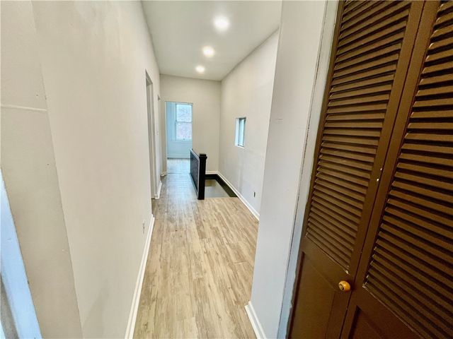 141 Overbeck St, Spring Hill, PA 15212