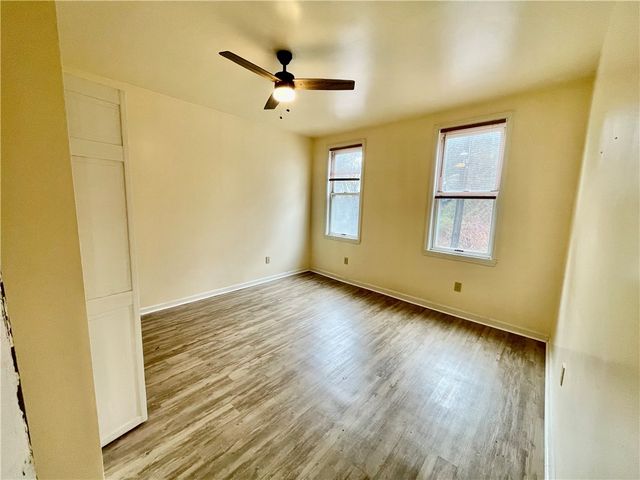 141 Overbeck St, Spring Hill, PA 15212