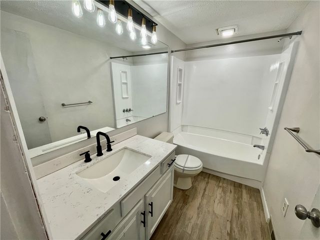 141 Overbeck St, Spring Hill, PA 15212