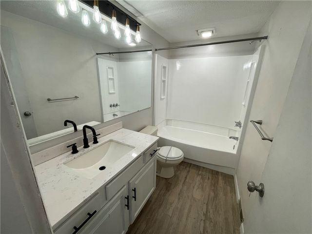 141 Overbeck St, Spring Hill, PA 15212