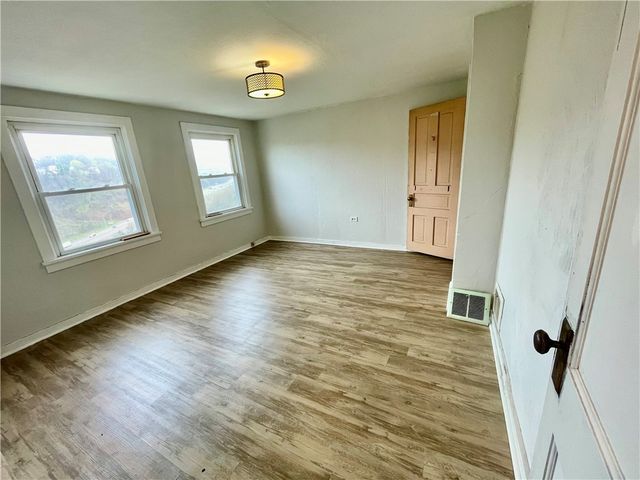 141 Overbeck St, Spring Hill, PA 15212